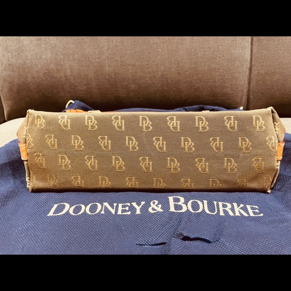 A vintage Dooney&Bourke monograph Canvas hobo - Picture 8 of 8